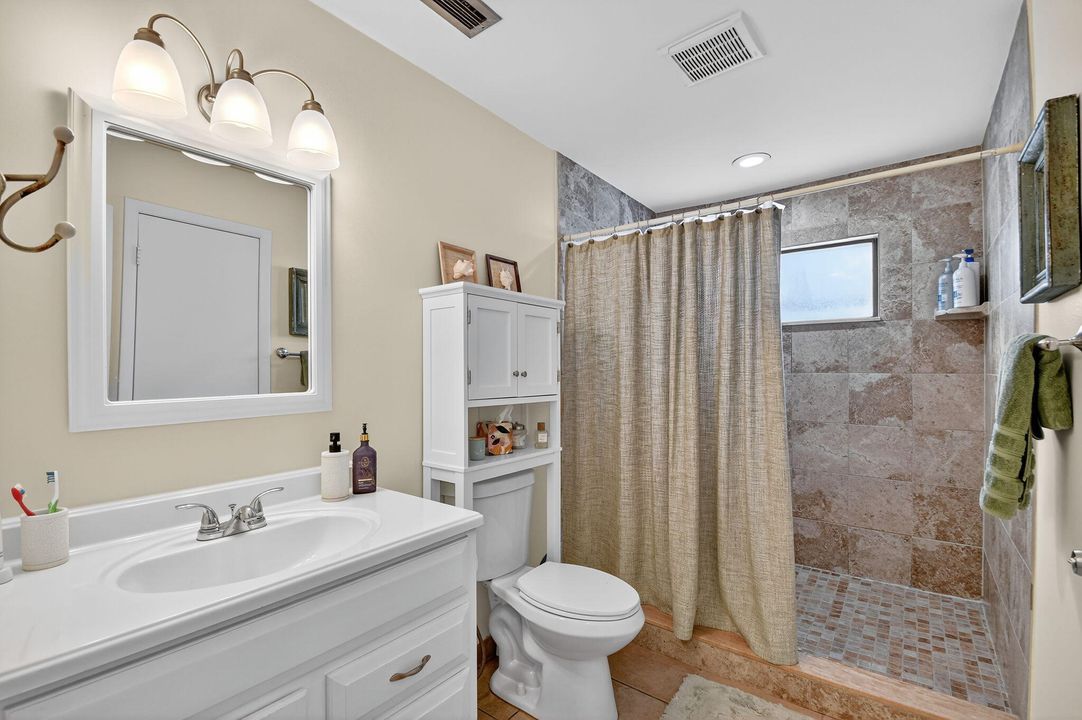 合同活跃: $285,000 (2 贝兹, 2 浴室, 1137 平方英尺)