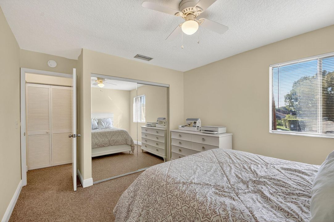 合同活跃: $285,000 (2 贝兹, 2 浴室, 1137 平方英尺)