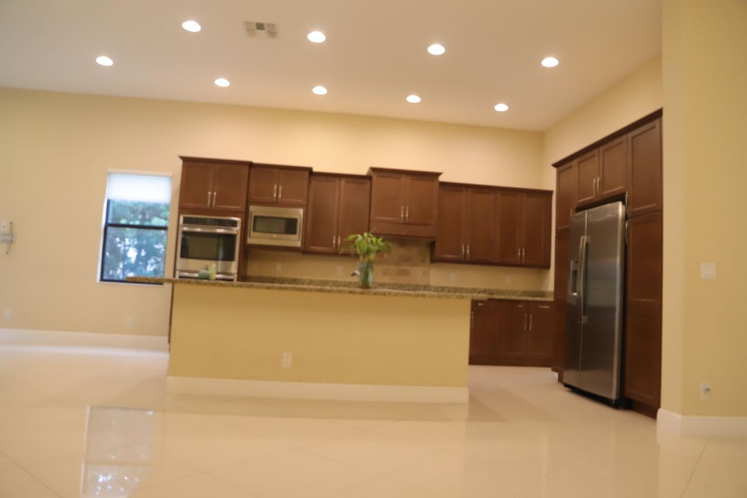 For Rent: $5,950 (5 beds, 3 baths, 2979 Square Feet)