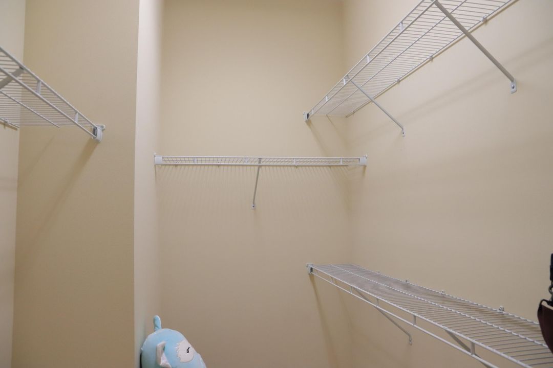 For Rent: $5,950 (5 beds, 3 baths, 2979 Square Feet)