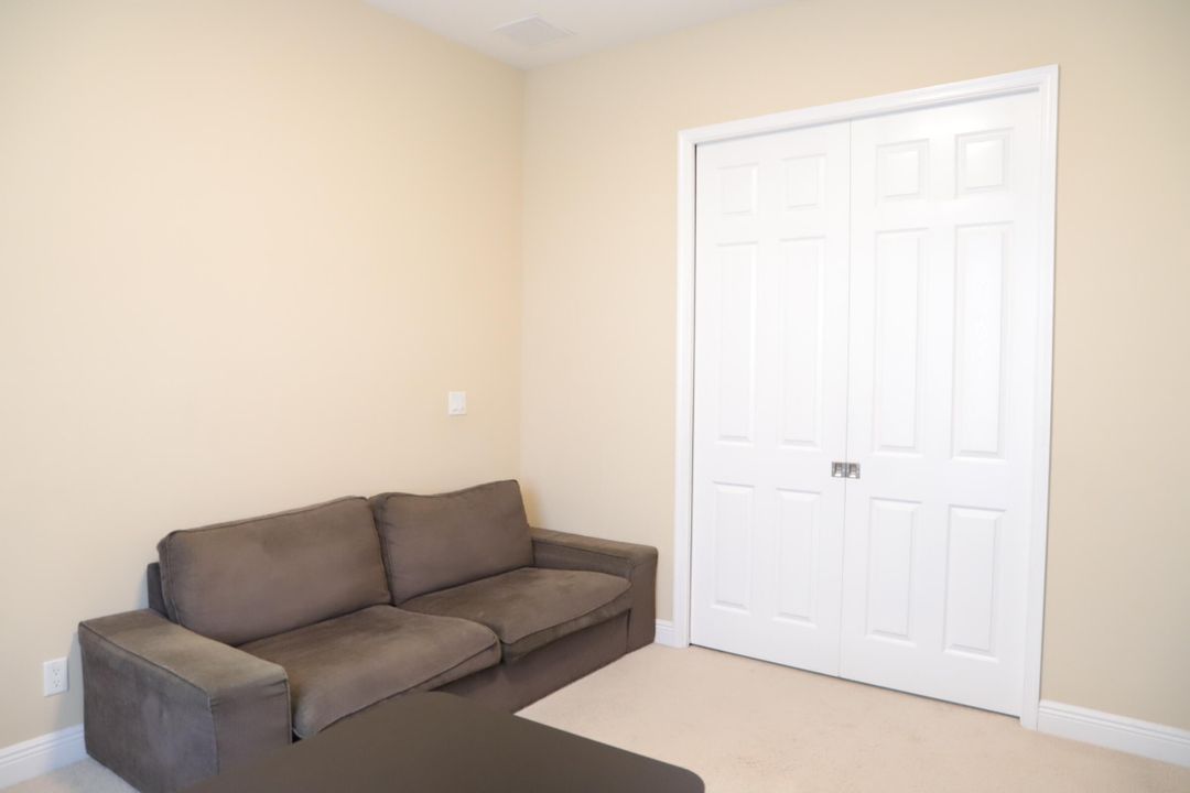 For Rent: $5,950 (5 beds, 3 baths, 2979 Square Feet)