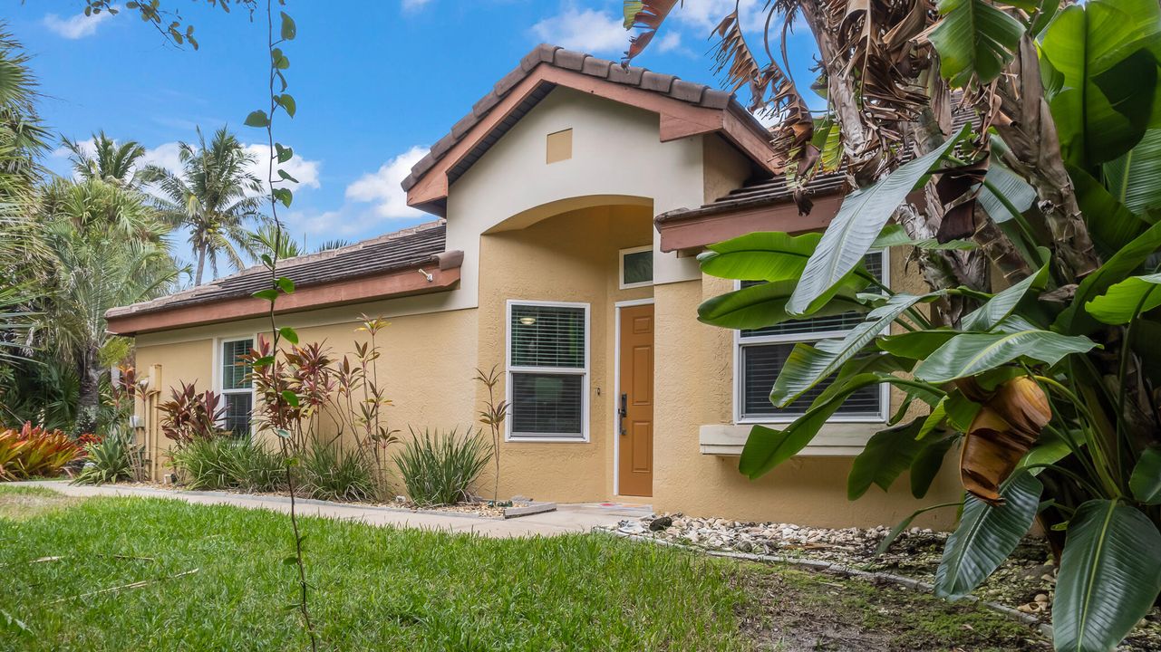 Activo con contrato: $479,000 (3 camas, 2 baños, 1303 Pies cuadrados)