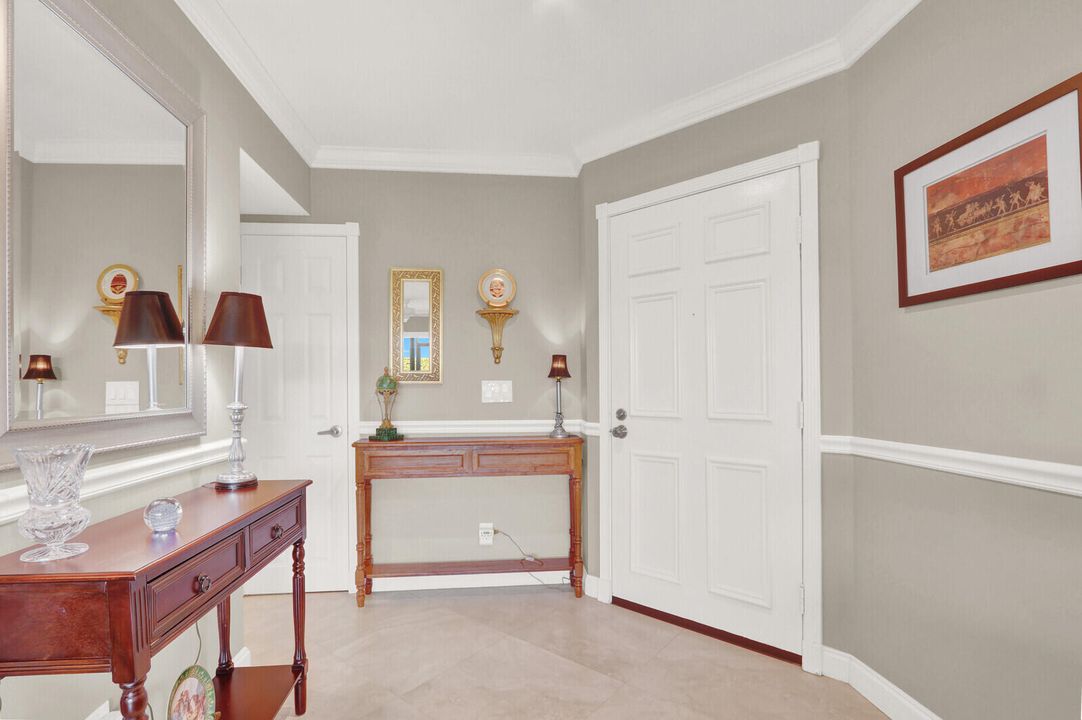 For Rent: $4,800 (1 beds, 1 baths, 704 Square Feet)