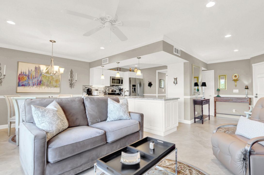 For Rent: $4,800 (1 beds, 1 baths, 704 Square Feet)