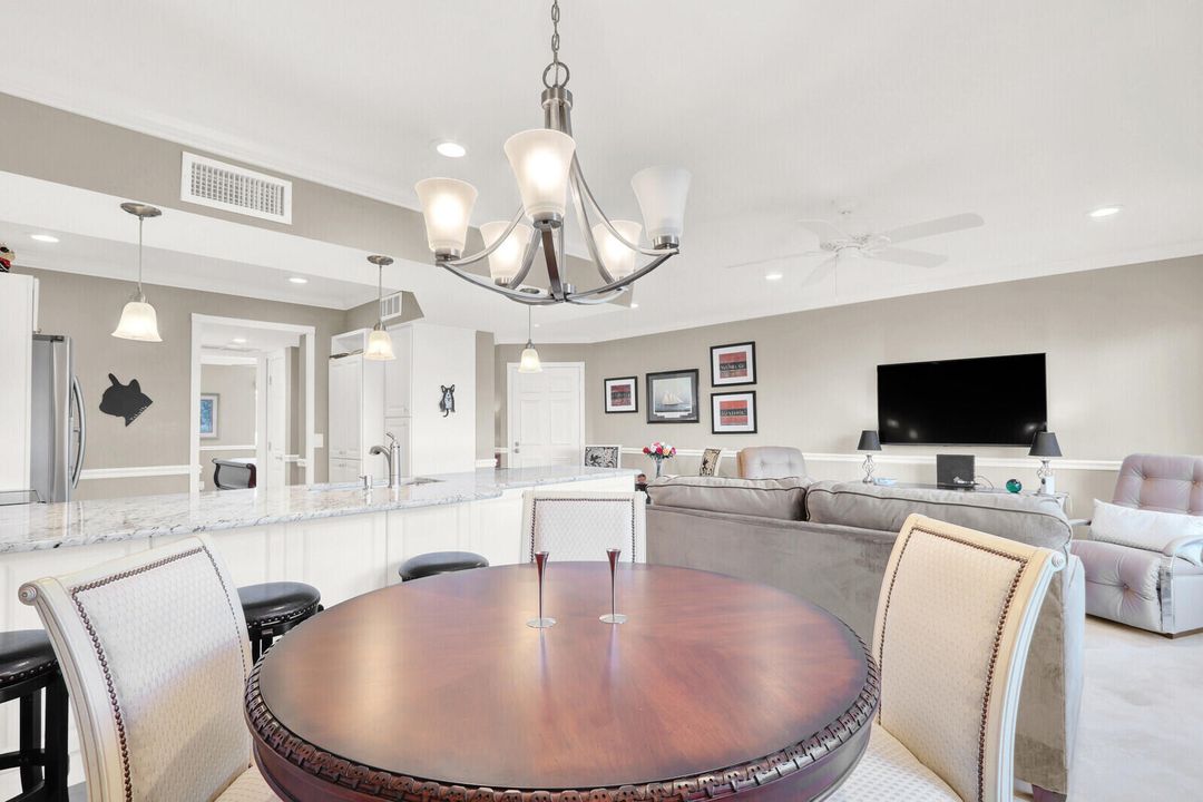 For Rent: $4,800 (1 beds, 1 baths, 704 Square Feet)