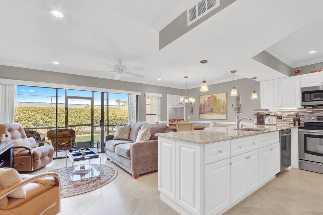 For Rent: $4,800 (1 beds, 1 baths, 704 Square Feet)