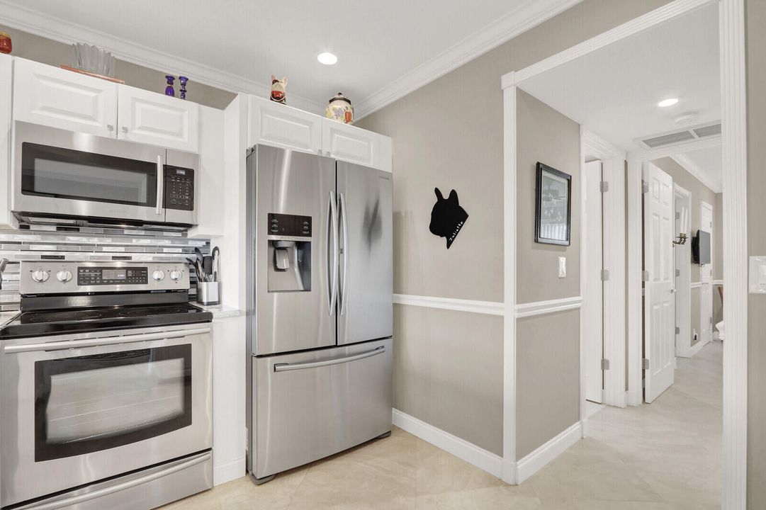 For Rent: $4,800 (1 beds, 1 baths, 704 Square Feet)