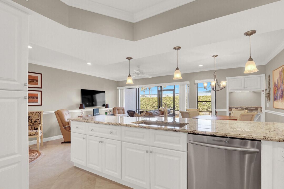 For Rent: $4,800 (1 beds, 1 baths, 704 Square Feet)