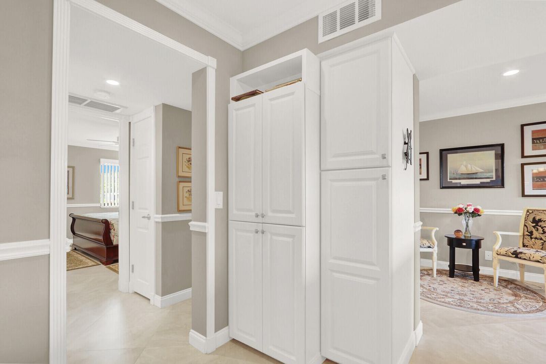 For Rent: $4,800 (1 beds, 1 baths, 704 Square Feet)