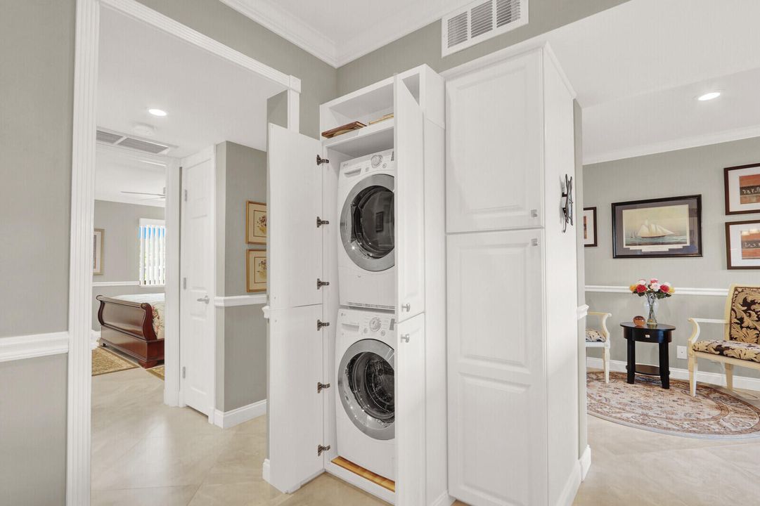 For Rent: $4,800 (1 beds, 1 baths, 704 Square Feet)