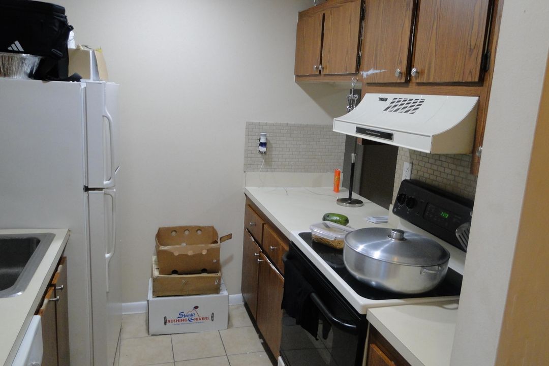 For Sale: $125,000 (1 beds, 1 baths, 720 Square Feet)