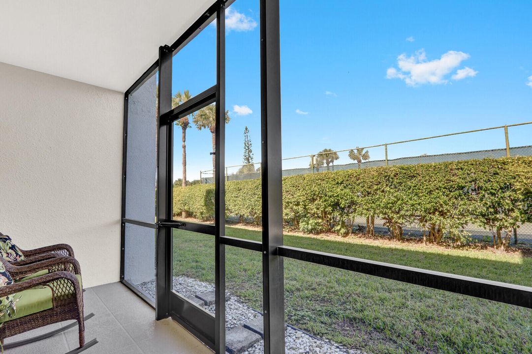 For Rent: $4,800 (1 beds, 1 baths, 704 Square Feet)