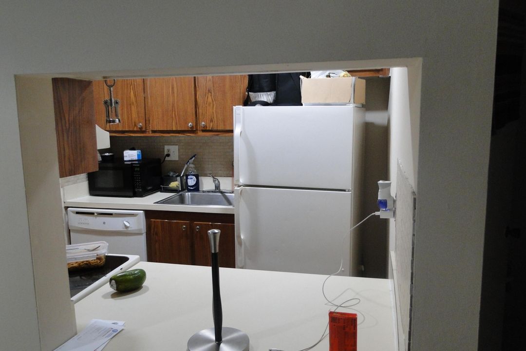 For Sale: $125,000 (1 beds, 1 baths, 720 Square Feet)