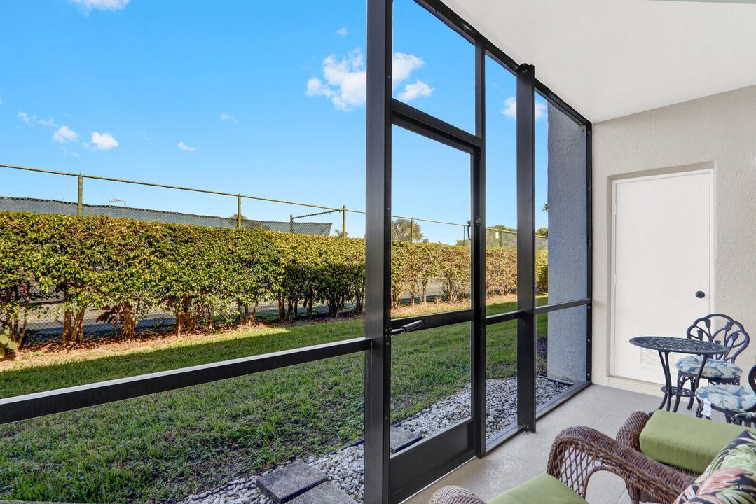 For Rent: $4,800 (1 beds, 1 baths, 704 Square Feet)