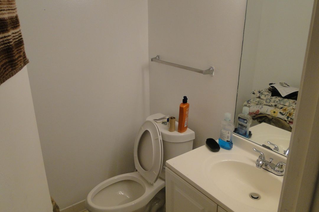 For Sale: $125,000 (1 beds, 1 baths, 720 Square Feet)