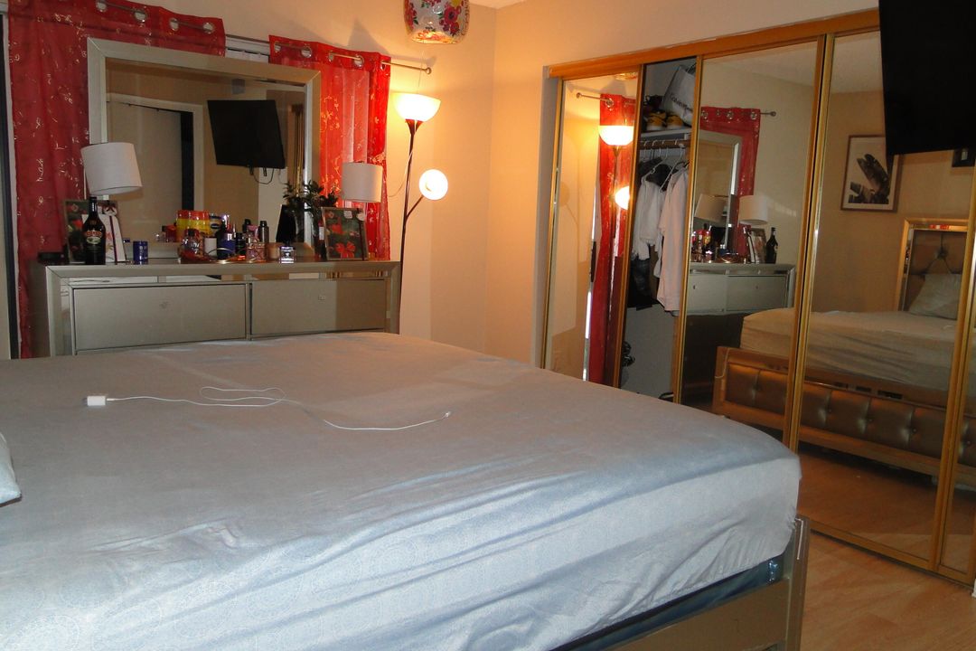 For Sale: $125,000 (1 beds, 1 baths, 720 Square Feet)