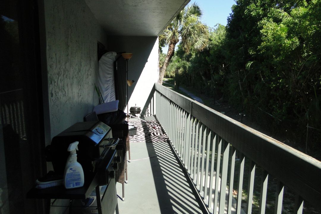 For Sale: $125,000 (1 beds, 1 baths, 720 Square Feet)