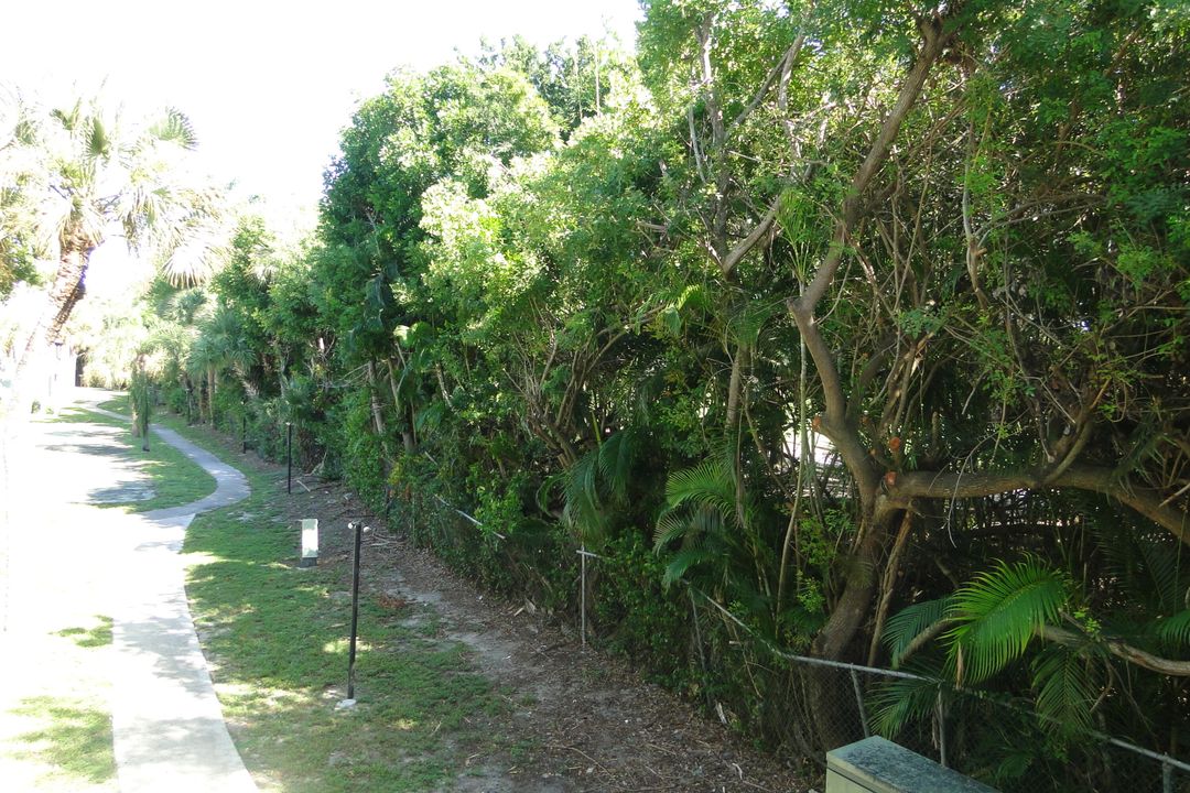 For Sale: $125,000 (1 beds, 1 baths, 720 Square Feet)