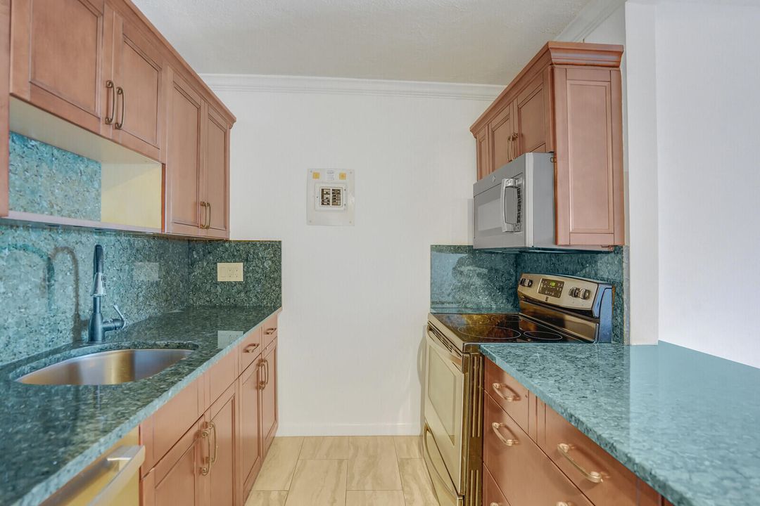 For Sale: $229,500 (2 beds, 2 baths, 1209 Square Feet)