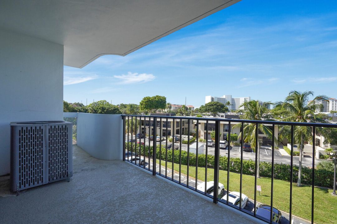 For Sale: $229,500 (2 beds, 2 baths, 1209 Square Feet)