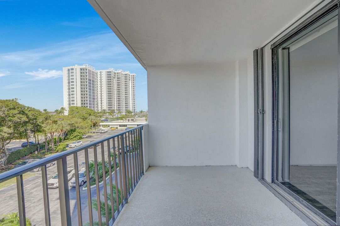 For Sale: $229,500 (2 beds, 2 baths, 1209 Square Feet)