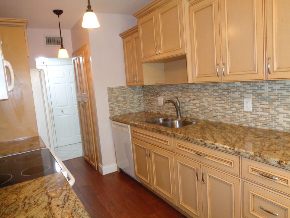 На продажу: $260,000 (2 спален, 2 ванн, 1276 Квадратных фут)