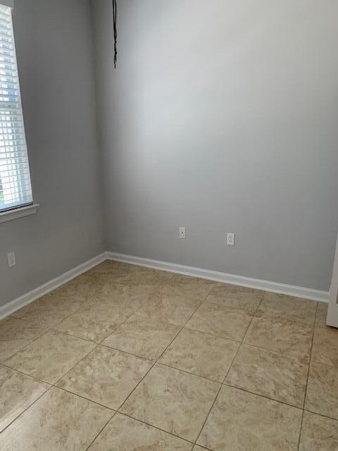 合同活跃: $2,800 (3 贝兹, 2 浴室, 1457 平方英尺)