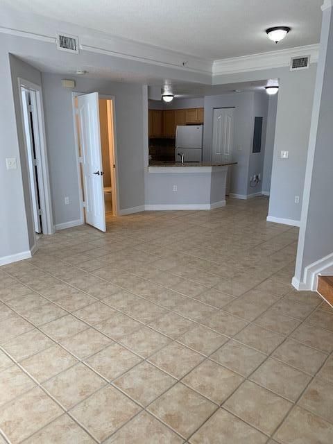 合同活跃: $2,800 (3 贝兹, 2 浴室, 1457 平方英尺)