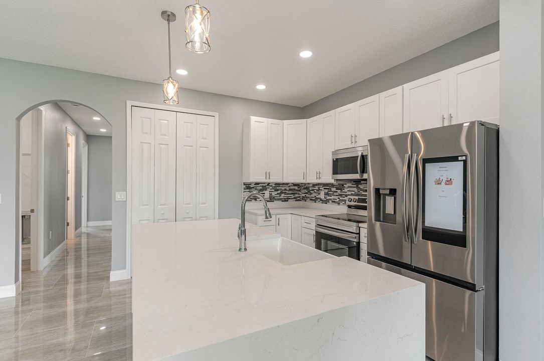 待售: $420,000 (4 贝兹, 2 浴室, 2171 平方英尺)