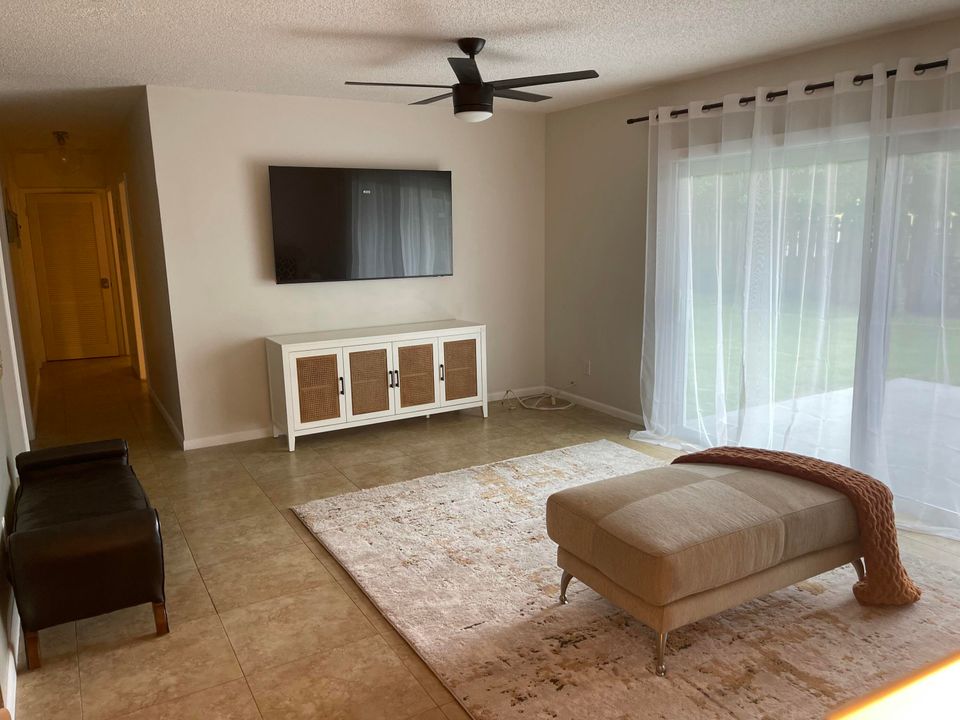 For Rent: $4,250 (3 beds, 2 baths, 1359 Square Feet)