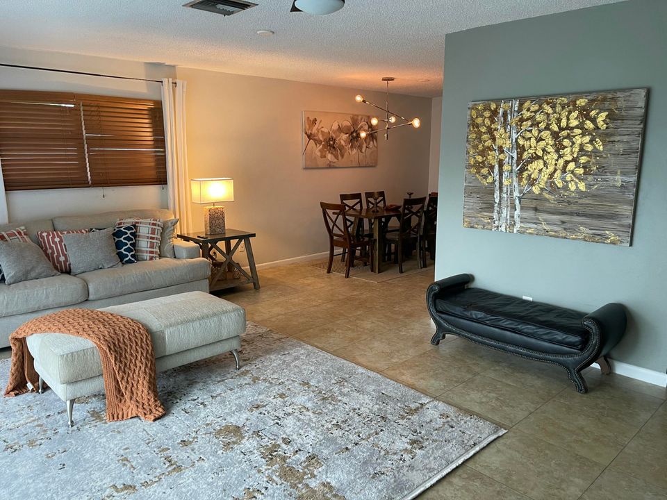 For Rent: $4,250 (3 beds, 2 baths, 1359 Square Feet)