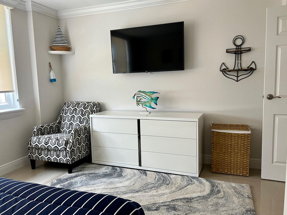 For Rent: $7,200 (2 beds, 2 baths, 1400 Square Feet)