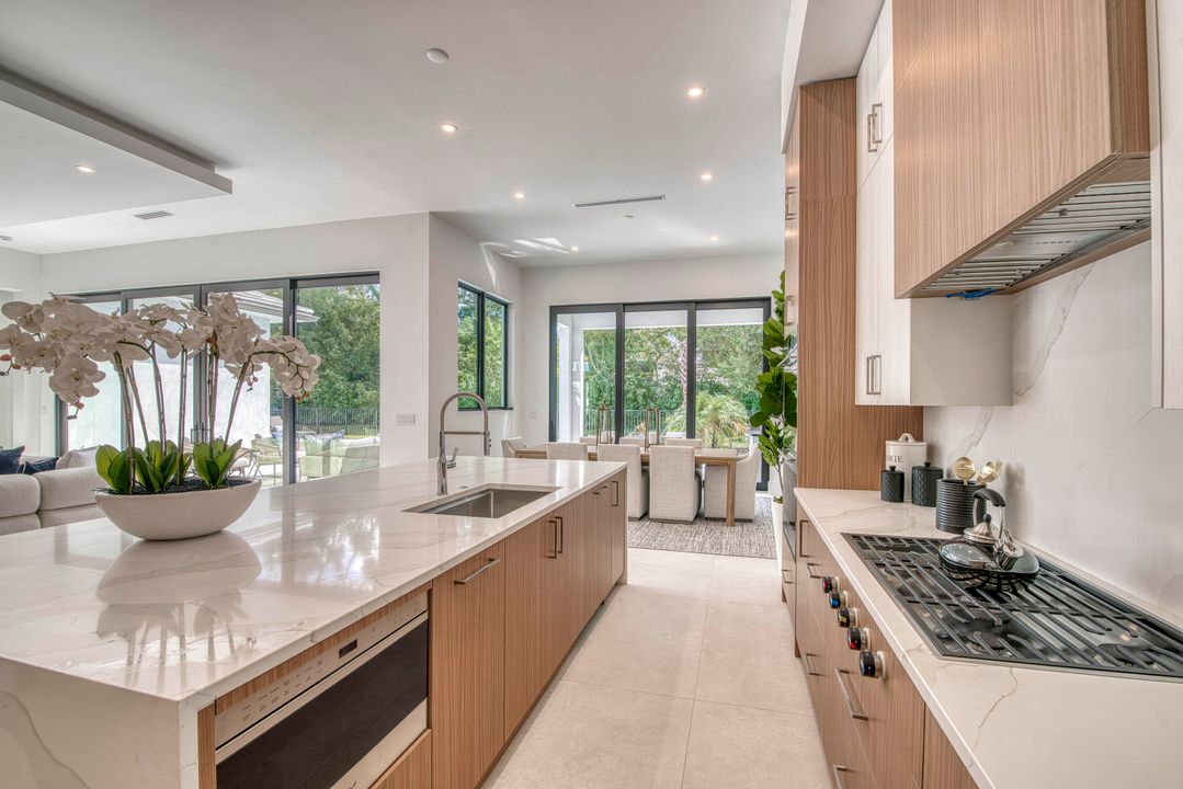 Activo con contrato: $2,195,000 (4 camas, 3 baños, 3000 Pies cuadrados)