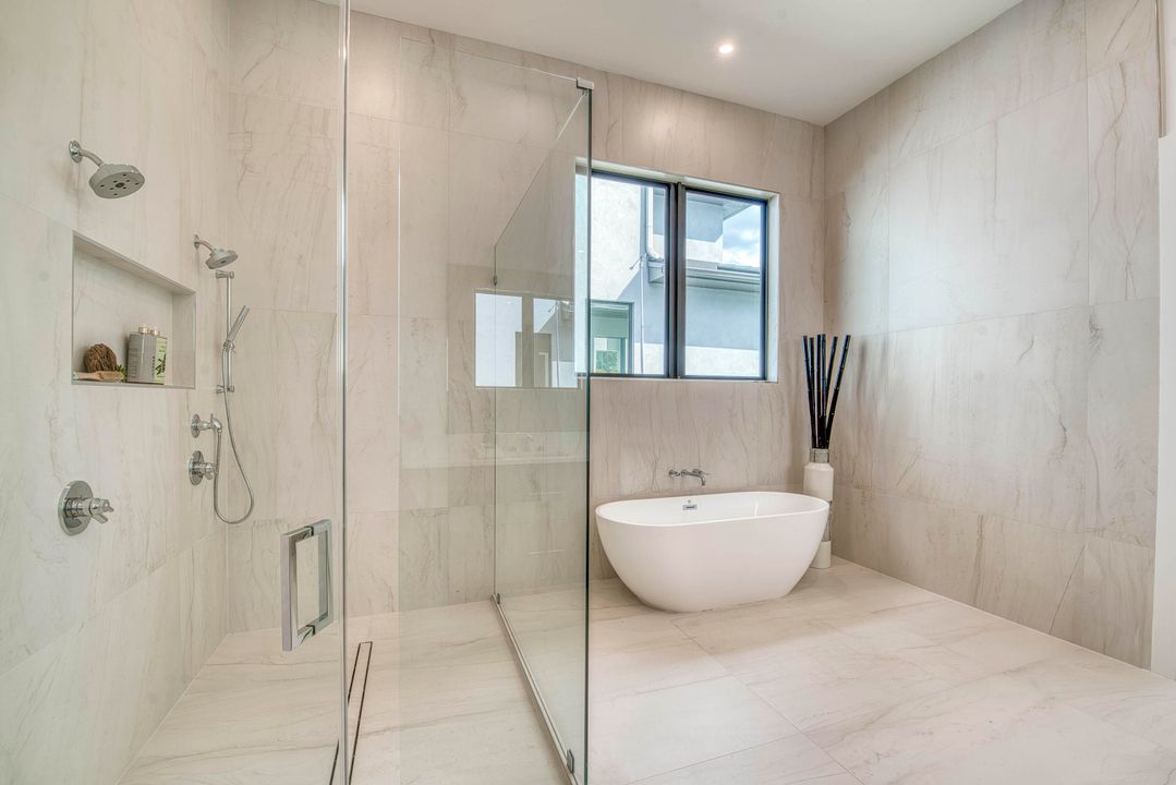 Activo con contrato: $2,195,000 (4 camas, 3 baños, 3000 Pies cuadrados)