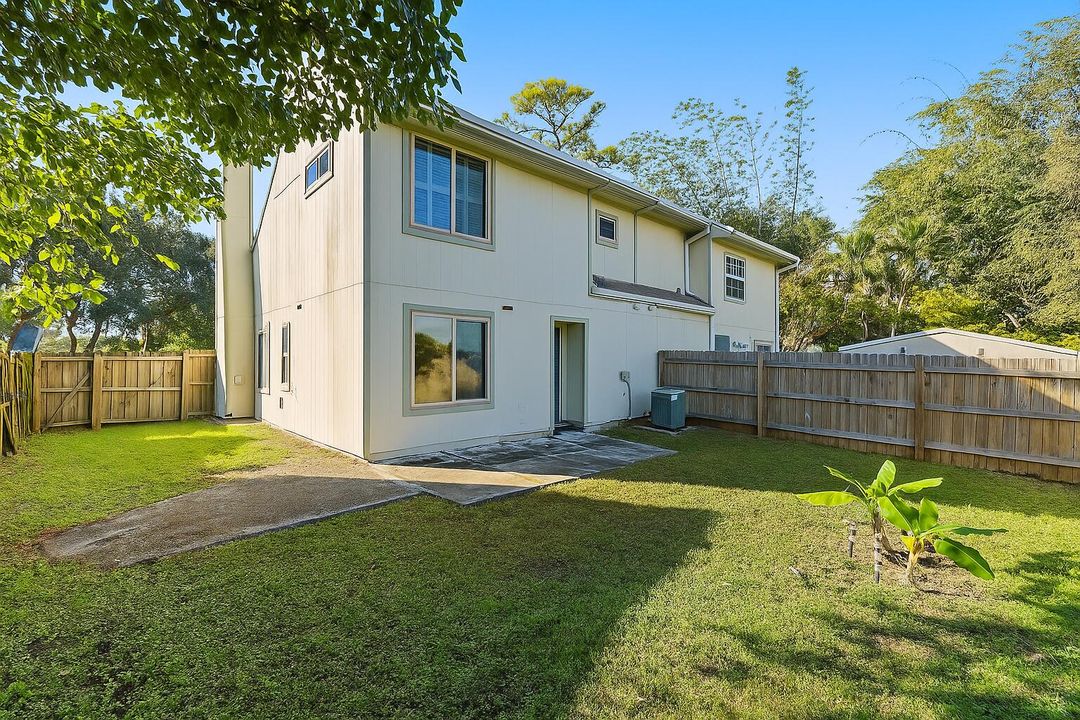 Active With Contract: $374,900 (3 beds, 2 baths, 1279 Square Feet)