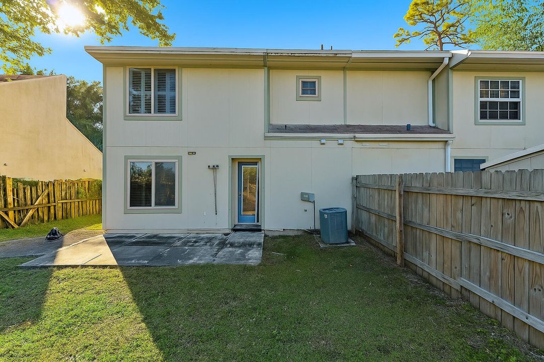 Active With Contract: $374,900 (3 beds, 2 baths, 1279 Square Feet)