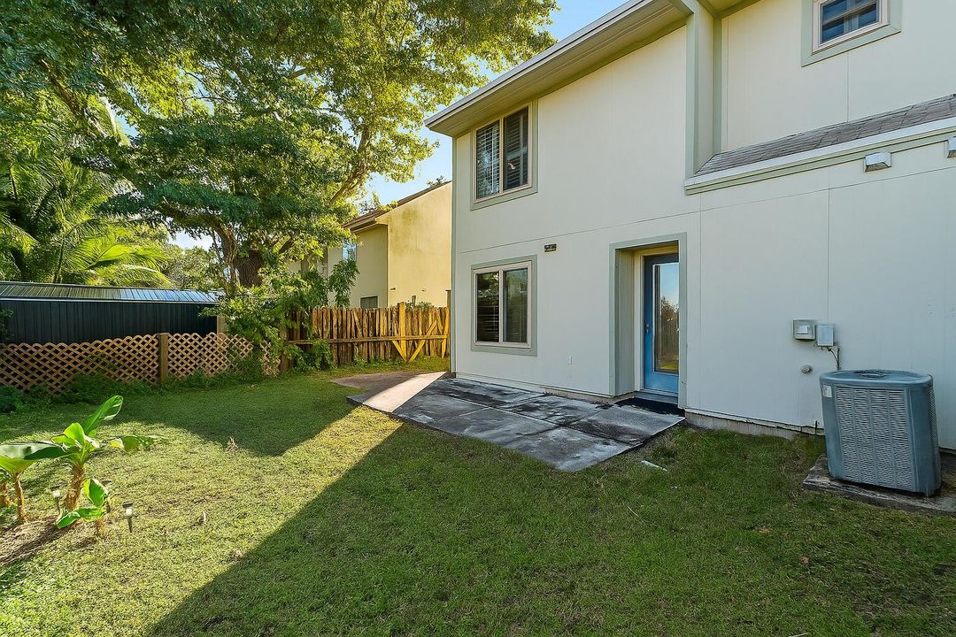 Active With Contract: $374,900 (3 beds, 2 baths, 1279 Square Feet)