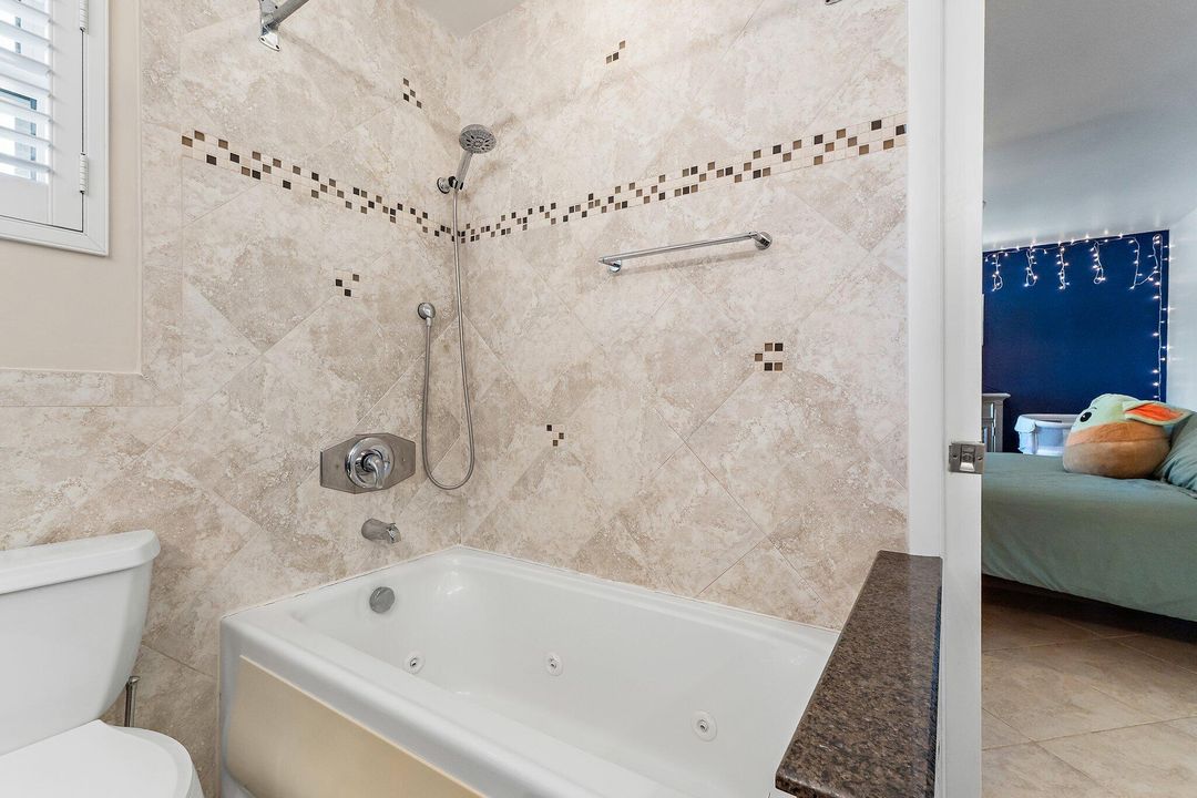 Active With Contract: $374,900 (3 beds, 2 baths, 1279 Square Feet)