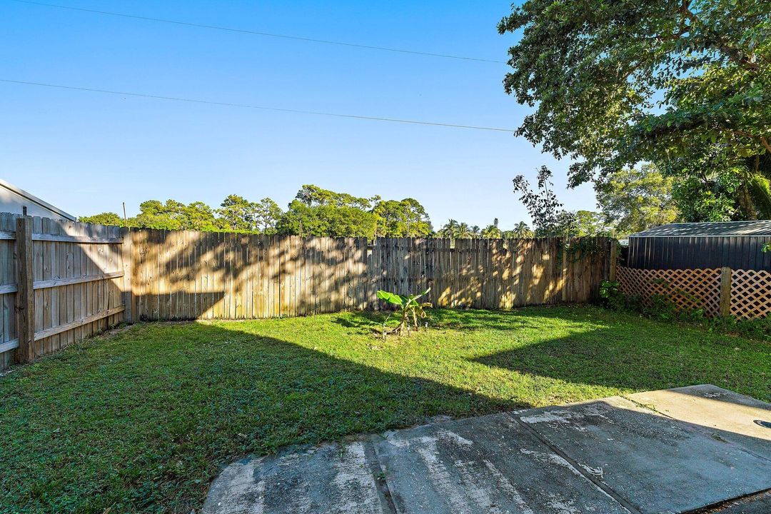 Active With Contract: $374,900 (3 beds, 2 baths, 1279 Square Feet)