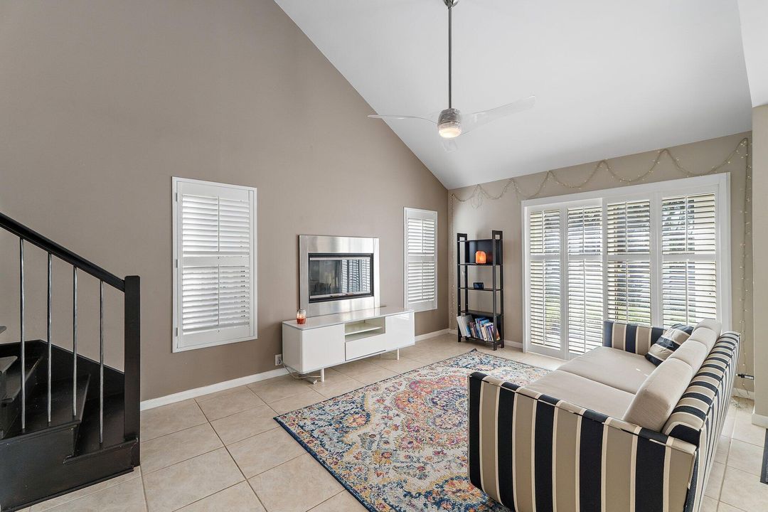 Active With Contract: $374,900 (3 beds, 2 baths, 1279 Square Feet)