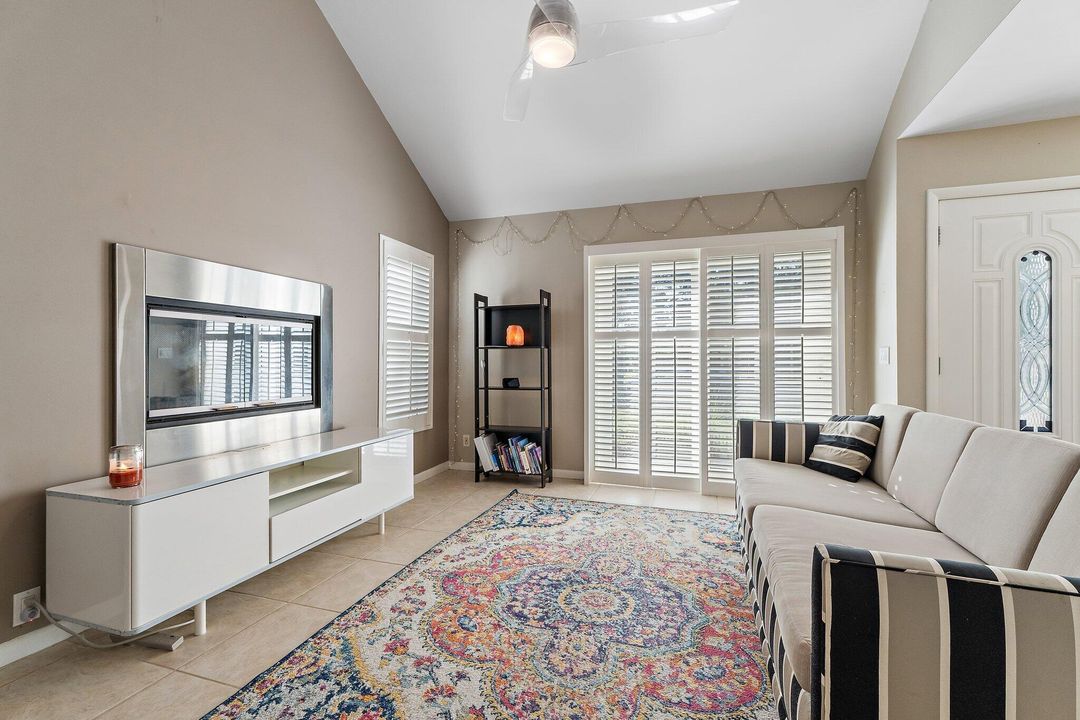 Active With Contract: $374,900 (3 beds, 2 baths, 1279 Square Feet)