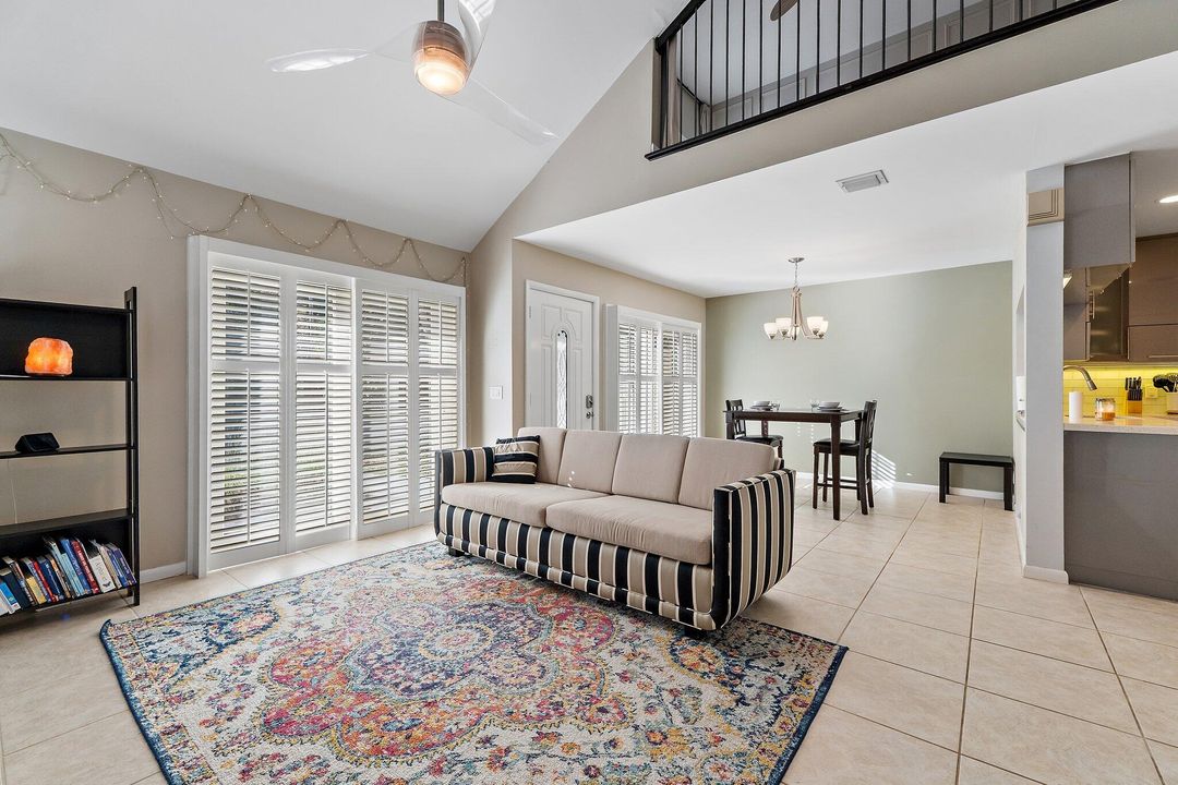 Active With Contract: $374,900 (3 beds, 2 baths, 1279 Square Feet)