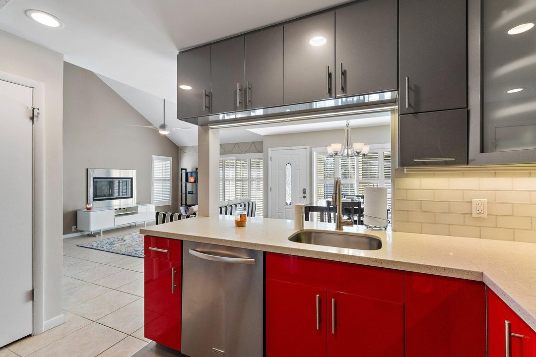 Active With Contract: $374,900 (3 beds, 2 baths, 1279 Square Feet)