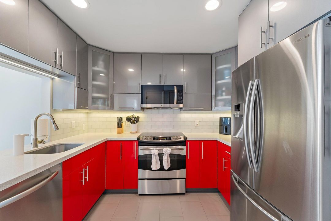 Active With Contract: $374,900 (3 beds, 2 baths, 1279 Square Feet)