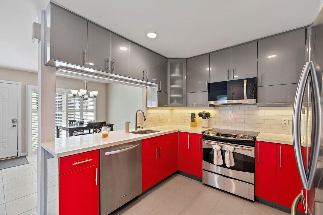 Active With Contract: $374,900 (3 beds, 2 baths, 1279 Square Feet)