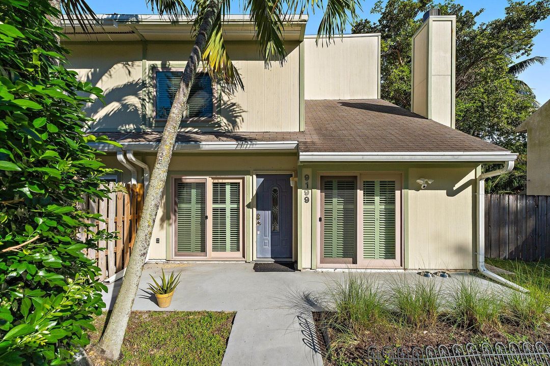 Active With Contract: $374,900 (3 beds, 2 baths, 1279 Square Feet)