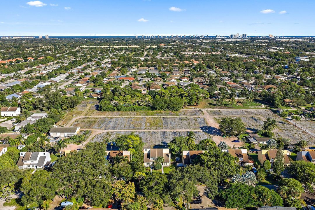 Active With Contract: $374,900 (3 beds, 2 baths, 1279 Square Feet)