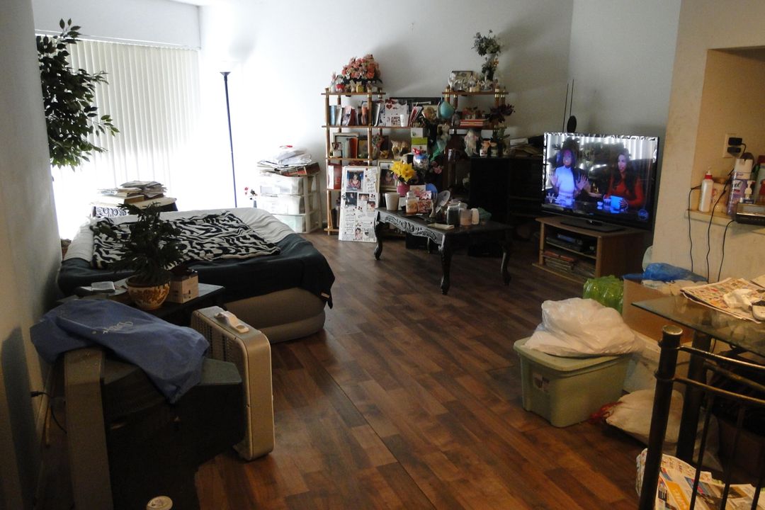 For Sale: $125,000 (1 beds, 1 baths, 775 Square Feet)