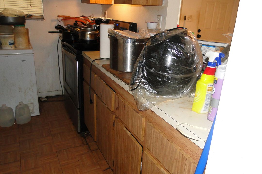 For Sale: $125,000 (1 beds, 1 baths, 775 Square Feet)