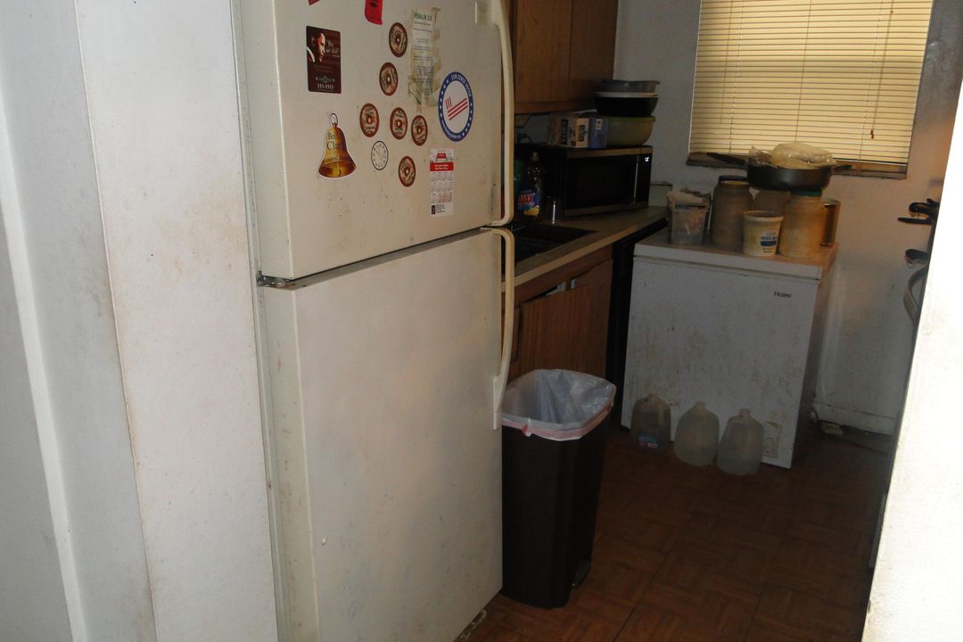 For Sale: $125,000 (1 beds, 1 baths, 775 Square Feet)